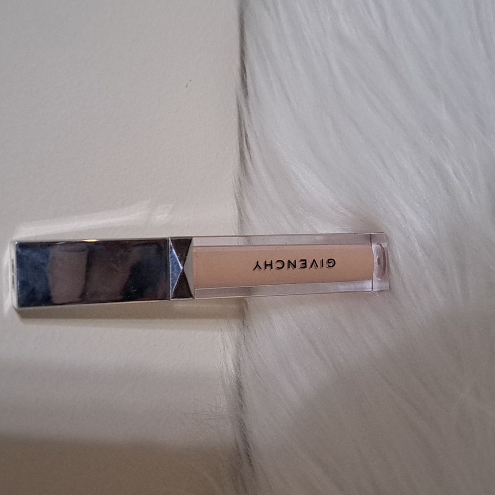 Givenchy concealer